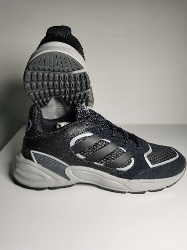 1132 Adidas 90s Valasion Negro No 24.5
