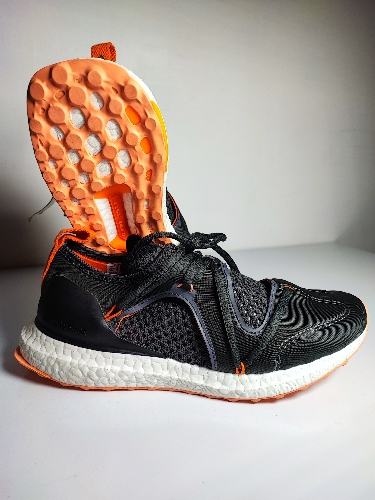 1394 Adidas Ultraboost T.S Negro / Blanco / Naranja No 22.5
