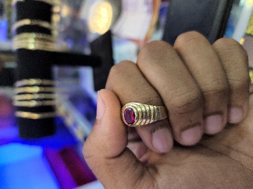 Anillo piedra roja